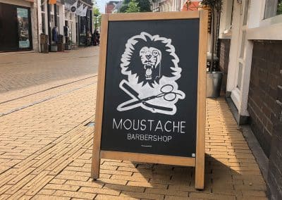 Krijtbord Moustache Barbershop